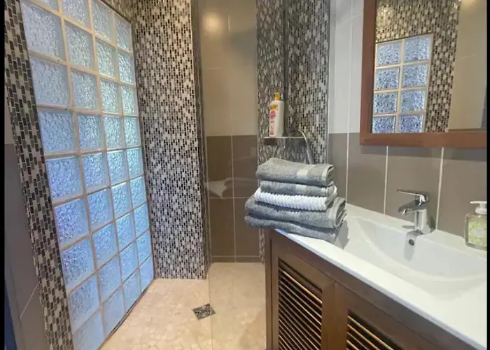 Indépendant Proche Centre Et Parking *